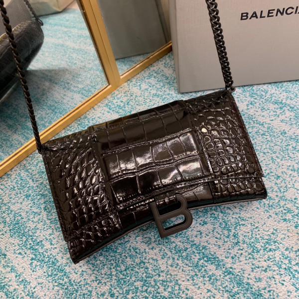 Ba*len*cia*ga hourglass wallet on chain