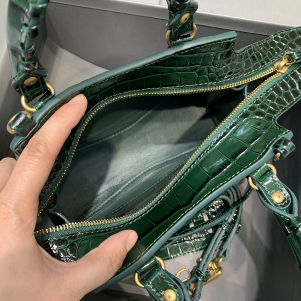 Ba*len*cia*ga neo classic mini top handle bag