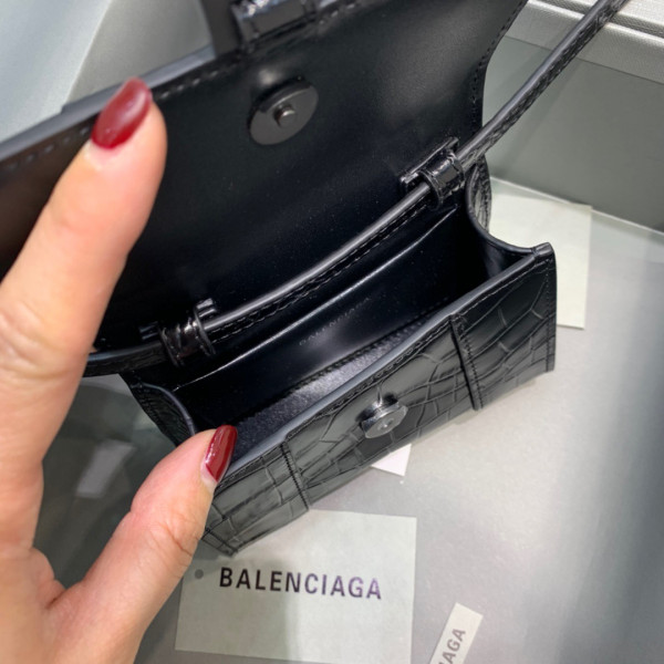 Ba*len*cia*ga hourglass