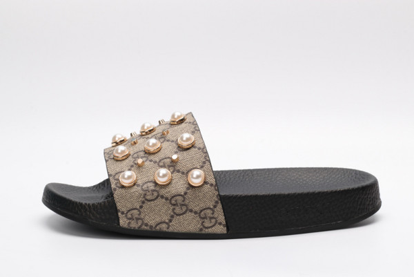 G*u*i slippers