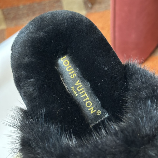 l0*is V*t0n sandals