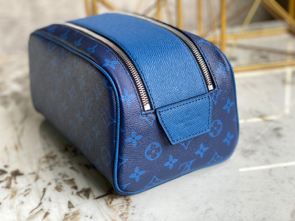 l0*is V*t0n dopp kit toilet pouch