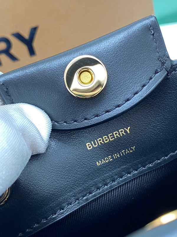 B**rry bucket bag