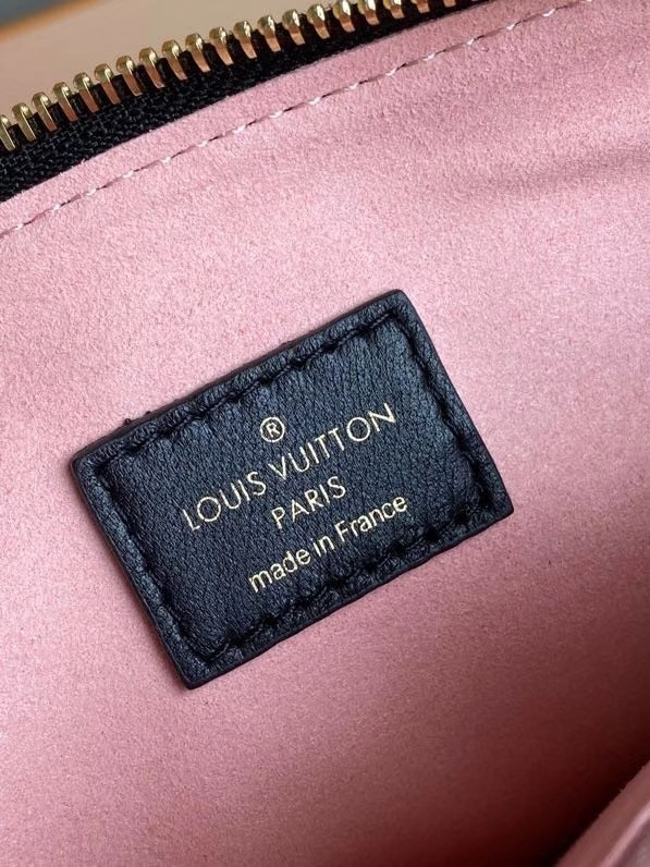 l0*is V*t0n coussin pm