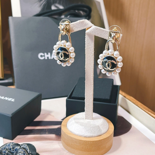 CL EARRINGS