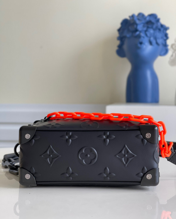 l0*is V*t0n mini soft trunk