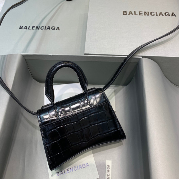 Ba*len*cia*ga hourglass
