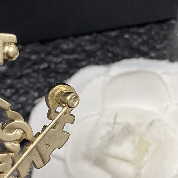 CL BROOCH