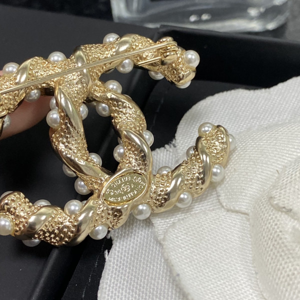 CL BROOCH