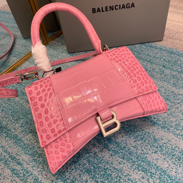 Ba*len*cia*ga hourglass