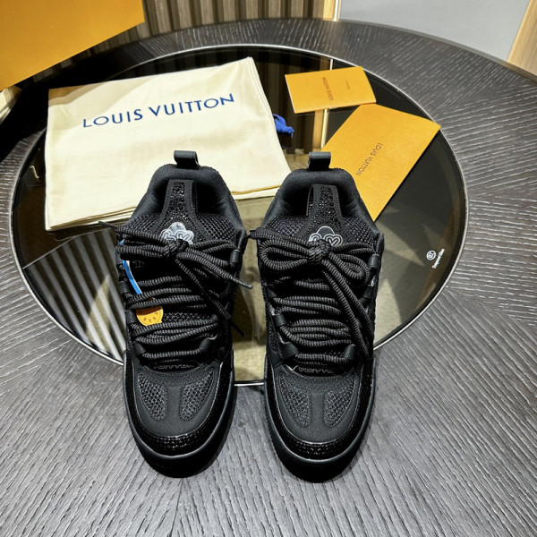 l0*is V*t0n trainer sneaker