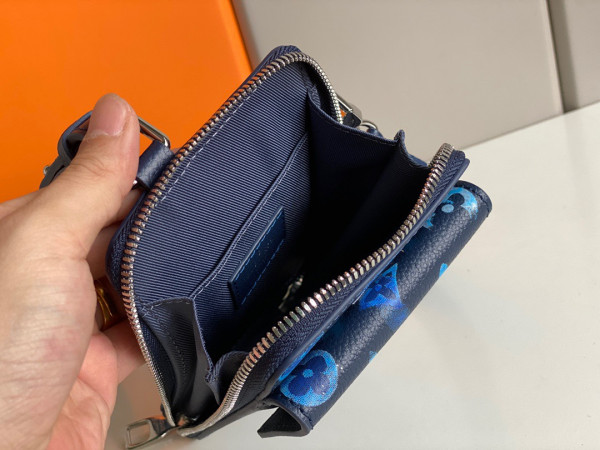 l0*is V*t0n phone pouch