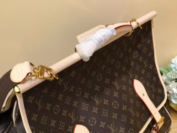 l0*is V*t0n hunting bag
