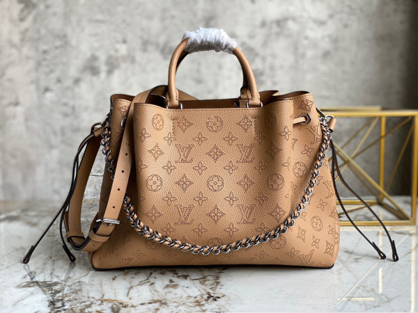 l0*is V*t0n bella tote