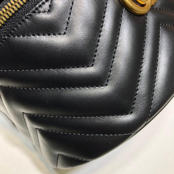 G*u*i cosmetic bag