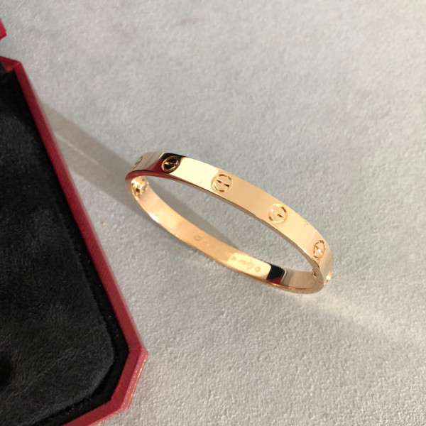 Ca*t*er bracelet