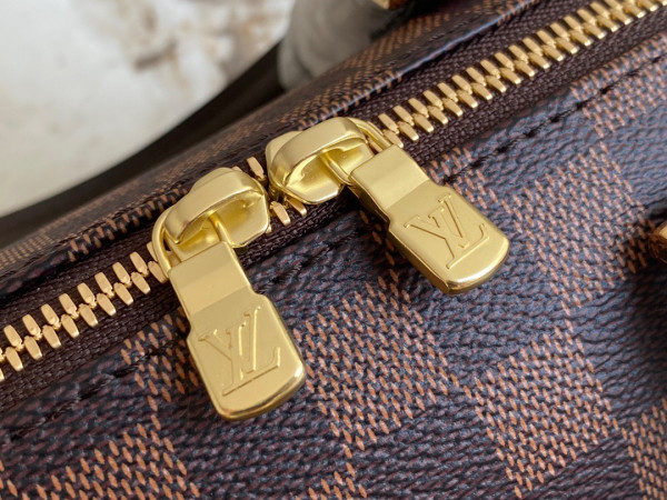 l0*is V*t0n vintage bag
