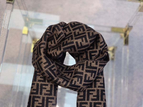 F**di scarf