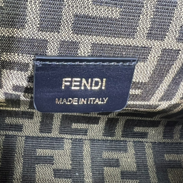 F**di first small-26-18-9.5cm