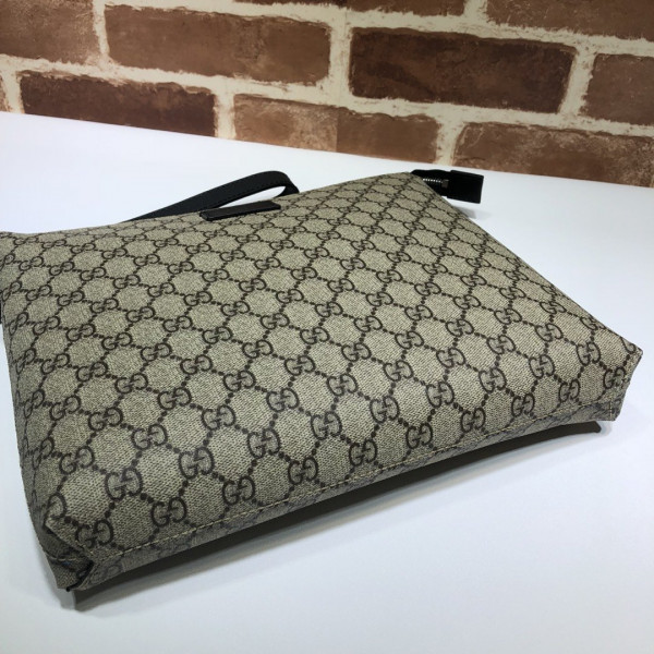 G*u*i pouch