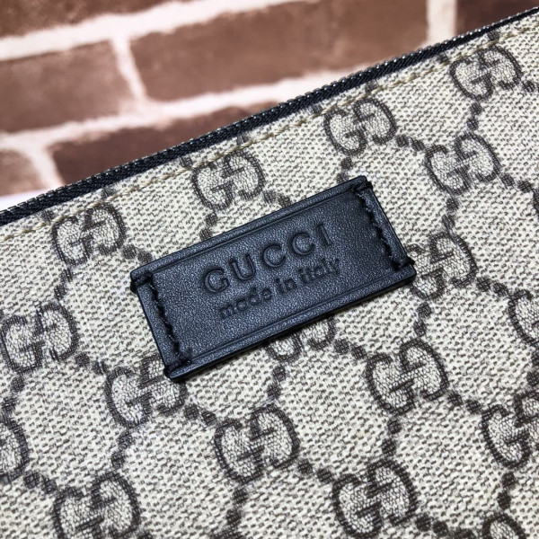 G*u*i pouch
