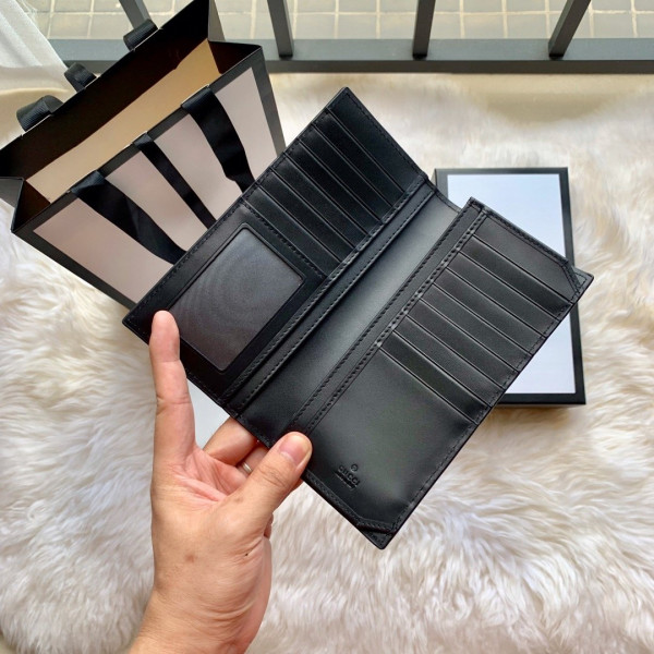 G*u*i long wallet
