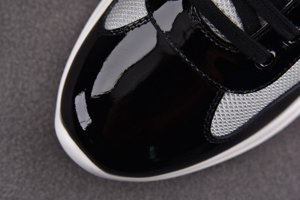 Pra*a sneaker