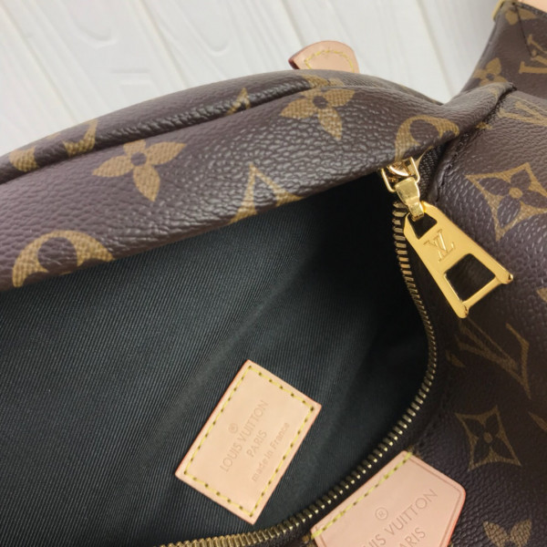 l0*is V*t0n bumbag