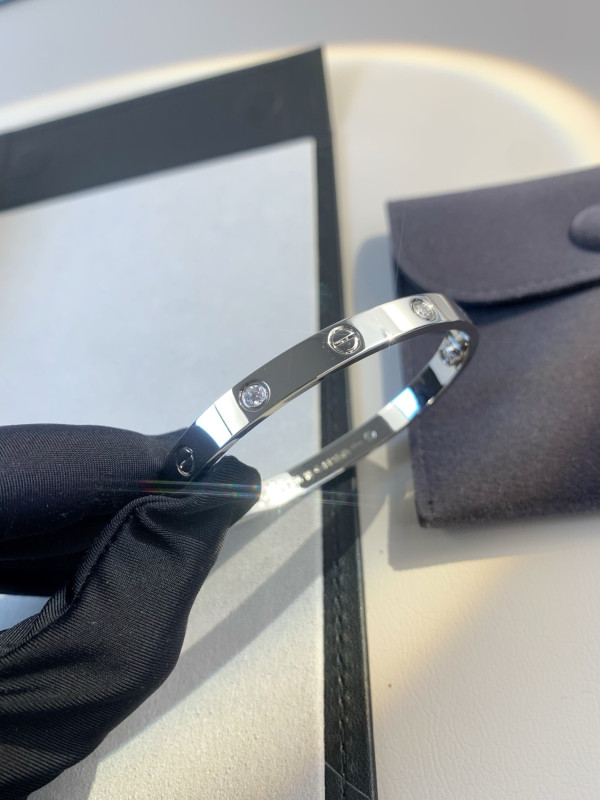 Ca*t*er  bracelet