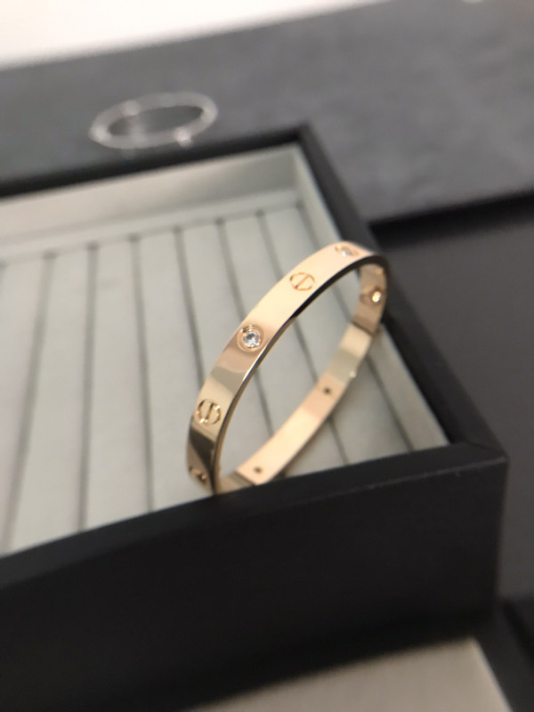 Ca*t*er  bracelet