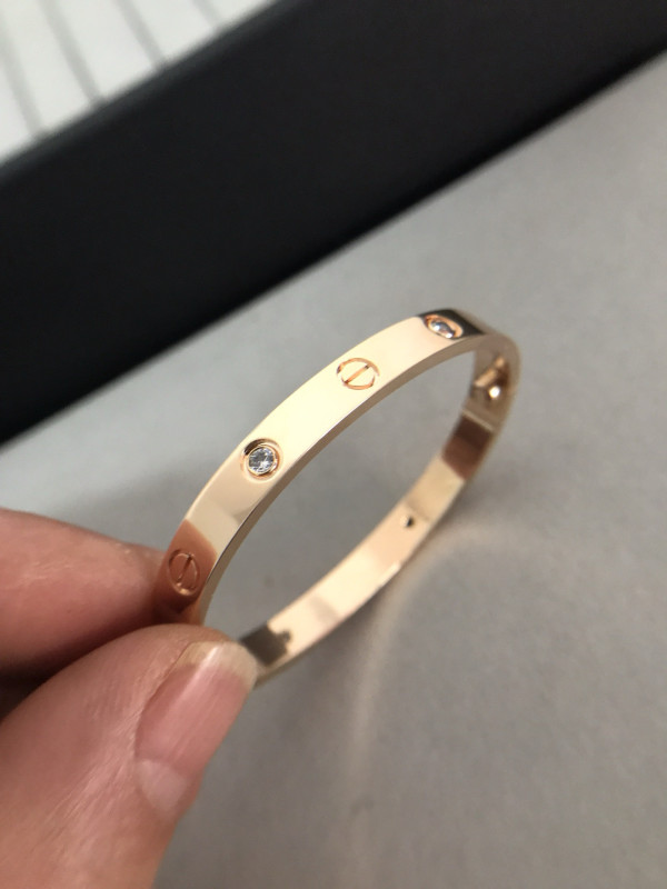 Ca*t*er  bracelet