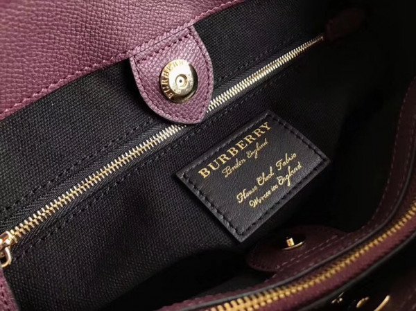 B**rry the medium banner in leather and house check