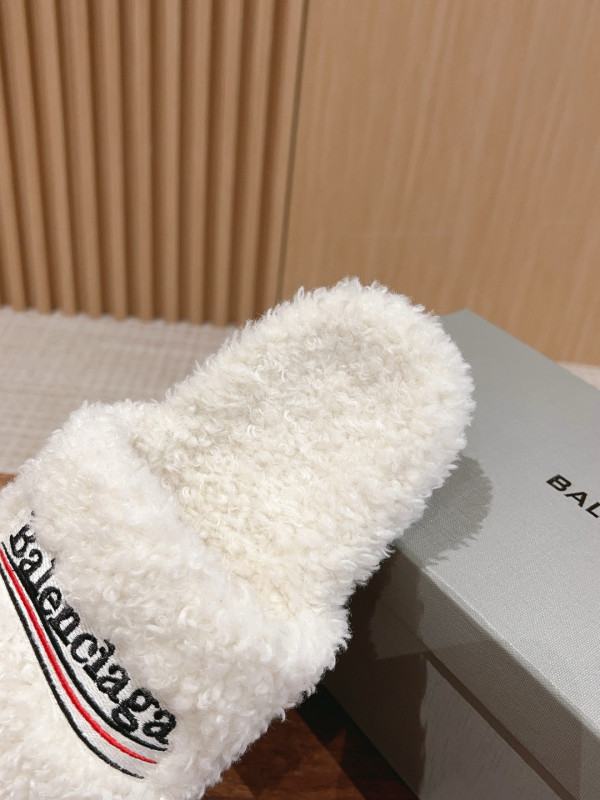 Ba*len*cia*ga sandals