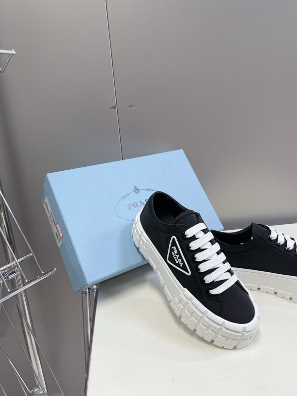 Pra*a sneakers