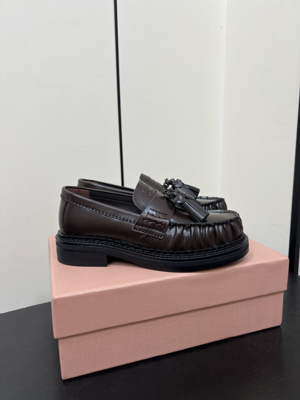 M*um*u loafers