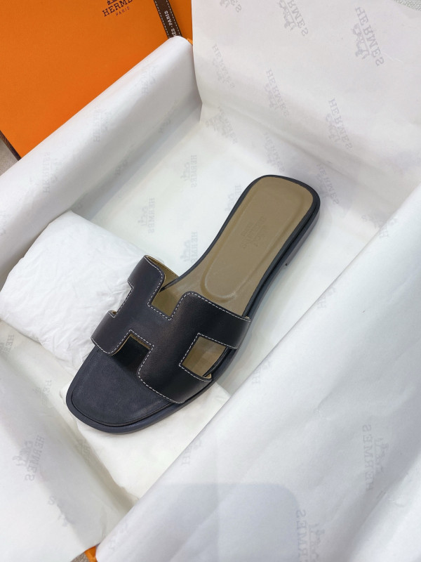H**mes sandals