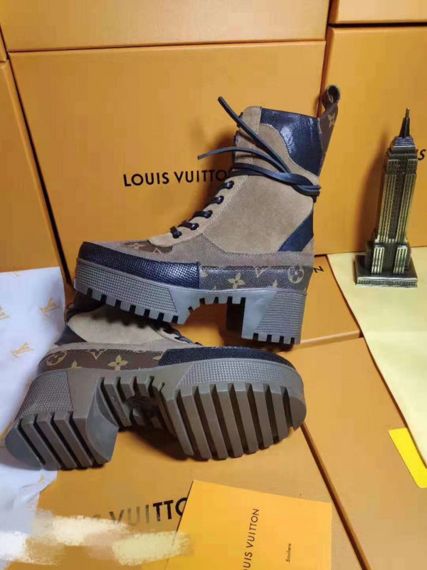 l0*is V*t0n boots