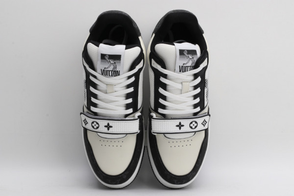 l0*is V*t0n trainer sneaker