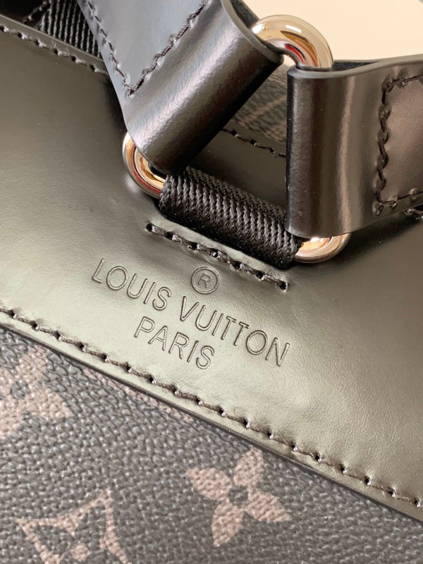l0*is V*t0n christopher backpack