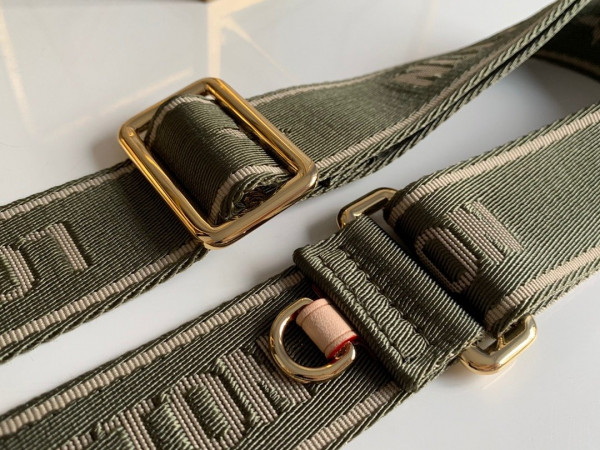 l0*is V*t0n strap