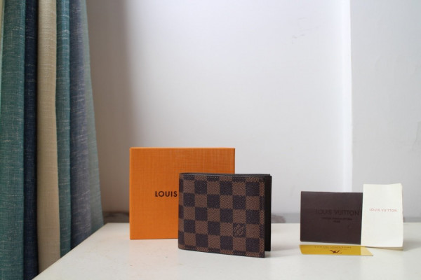 l0*is V*t0n amerigo wallet