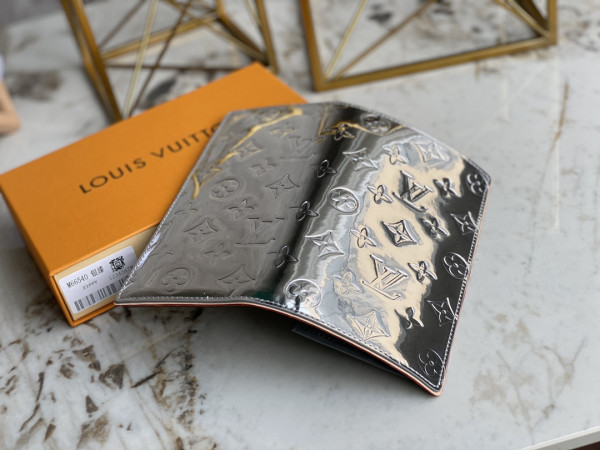l0*is V*t0n brazza wallet