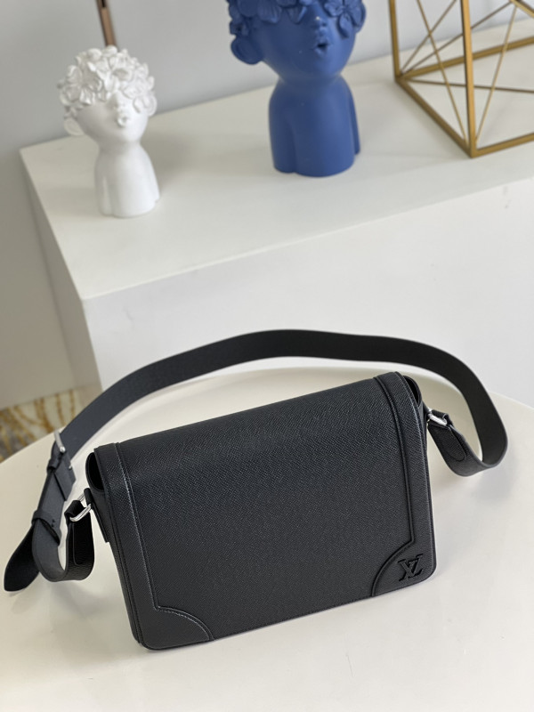 l0*is V*t0n new flap messenger