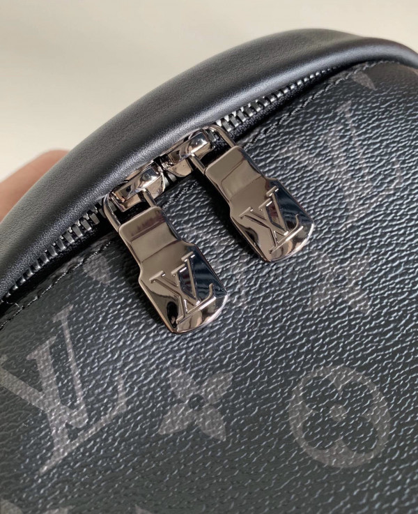 l0*is V*t0n discovery bumbag