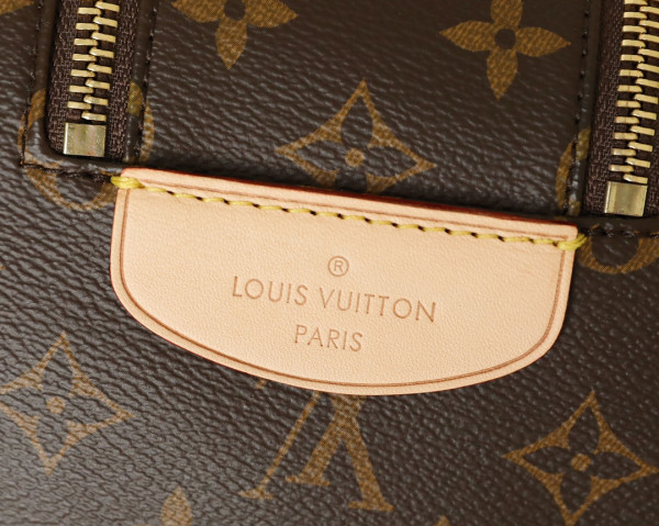 l0*is V*t0n toiletry bag