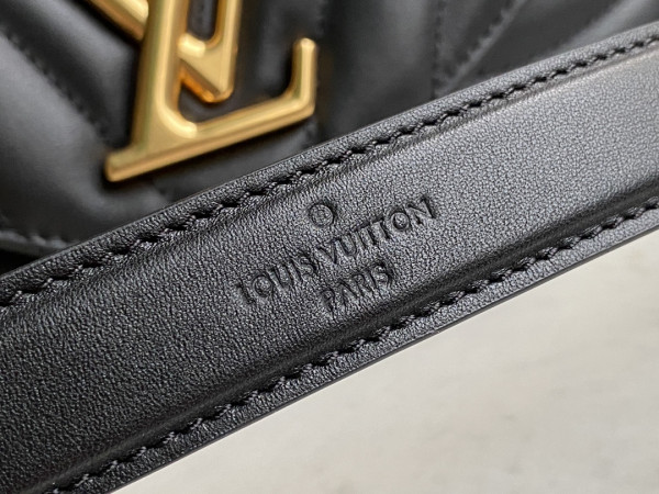 l0*is V*t0n new wave chain bag