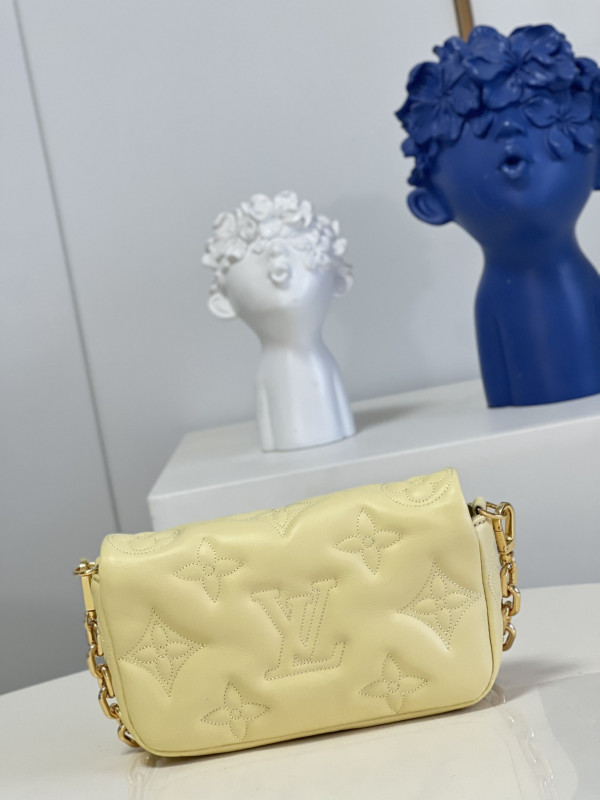 l0*is V*t0n wallet on strap bubblegram