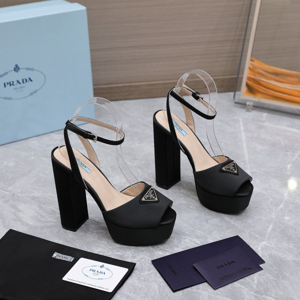 Pra*a patent leather platform sandals
