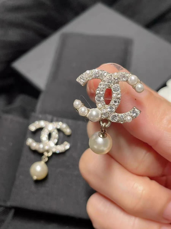 CL EARRINGS