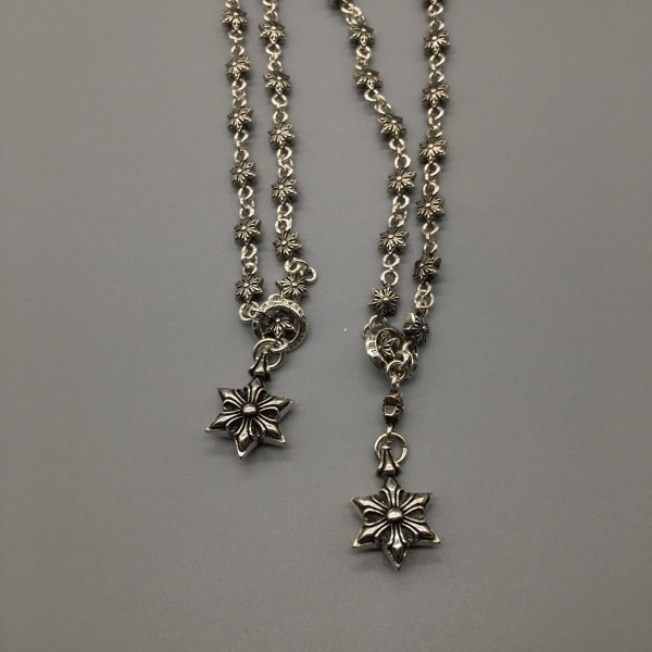 Ch**me He**ts necklace